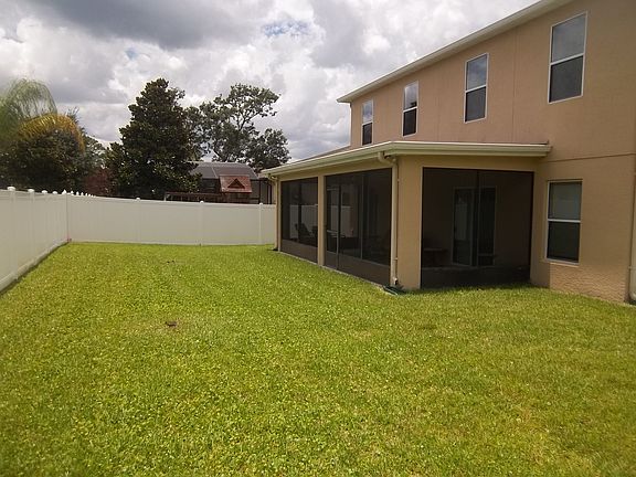 3rd image of 409 Tulipwood Ln