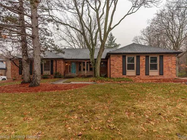 36469 Parklane Cir, Farmington Hills, MI 48335