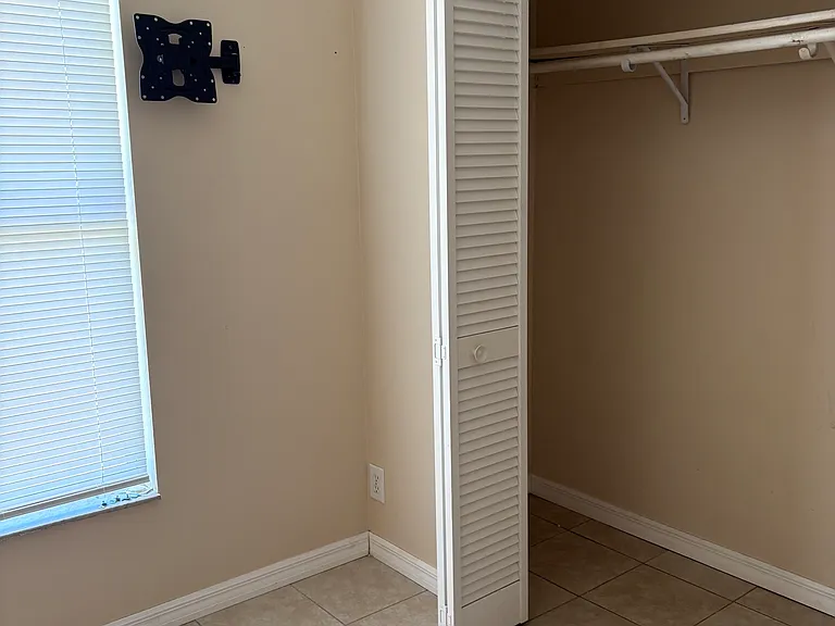 27167 Wakefield Dr — Photo 7