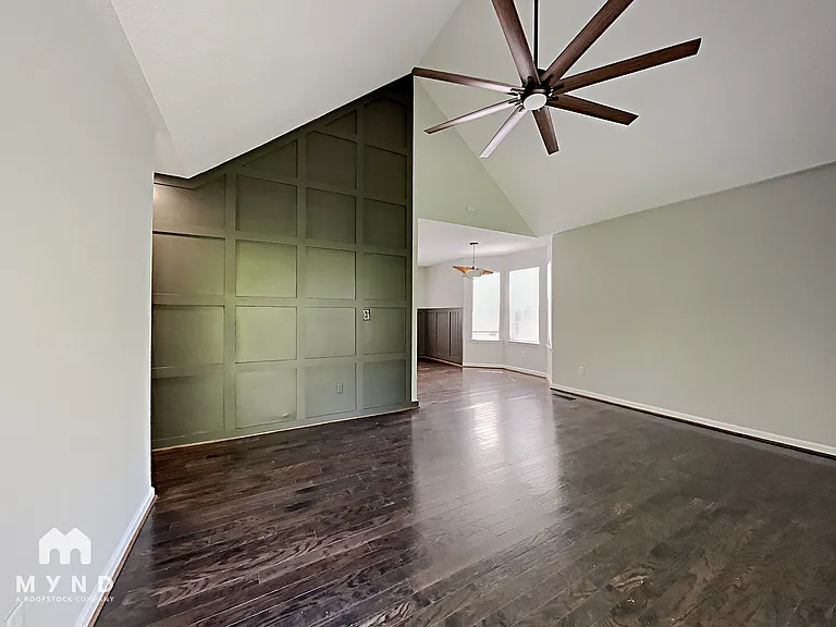 1021 Medina Dr — Photo 6