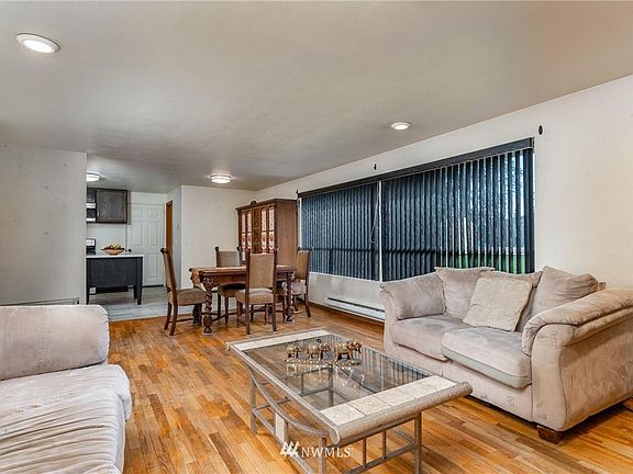 4th image of 626 NE Harvest Dr