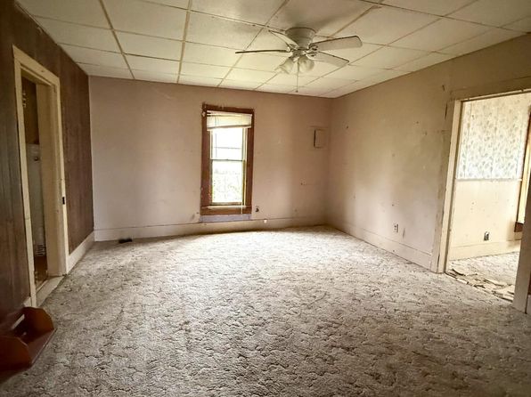 512 W Main St, Weir, KS 66781