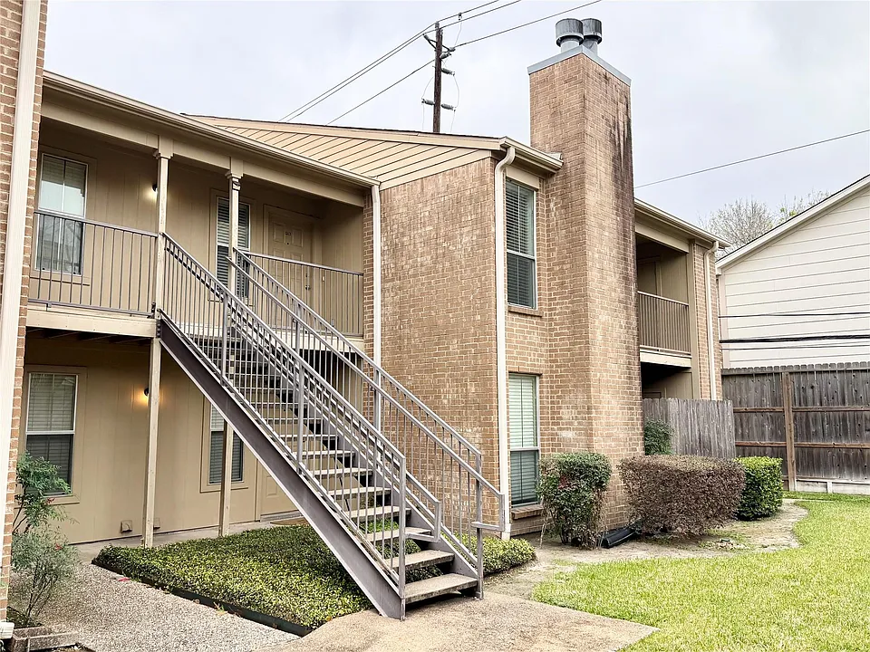 700 Thicket Ln #406