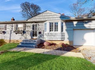 510 Old Post Rd, Port Jefferson, NY 11777