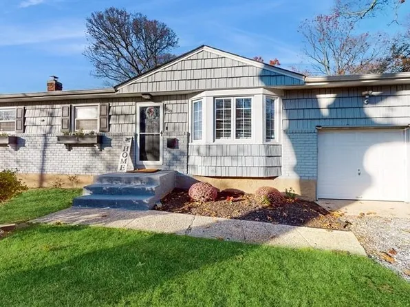 510 Old Post Road, Port Jefferson, NY 11777
