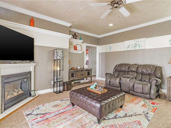 4th image of 488 Sunset Ln