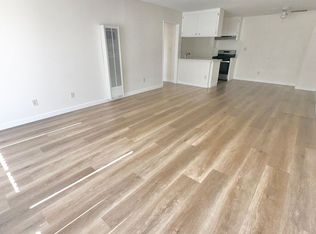 18521 Prairie St, Northridge, CA 91324