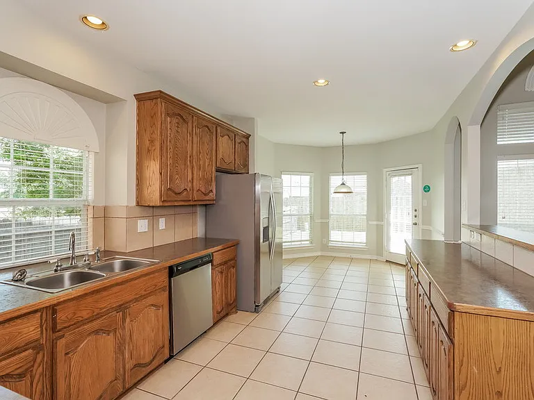 1114 Fleming Ct — Photo 9