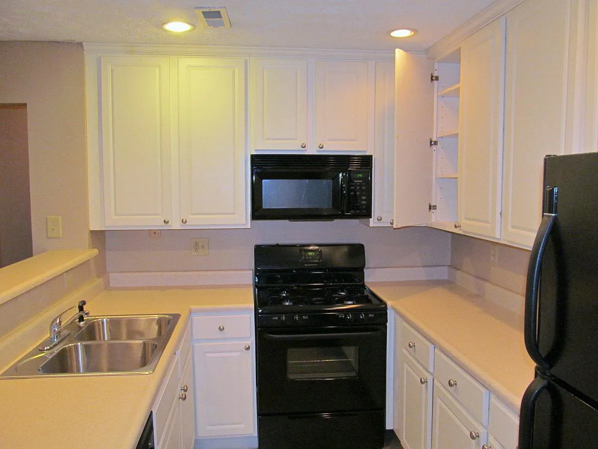 1 bed, 702 sqft, $1,075 — Photo 4