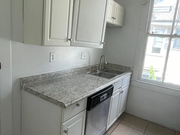 4620 Saint Charles Ave #H — Photo 7