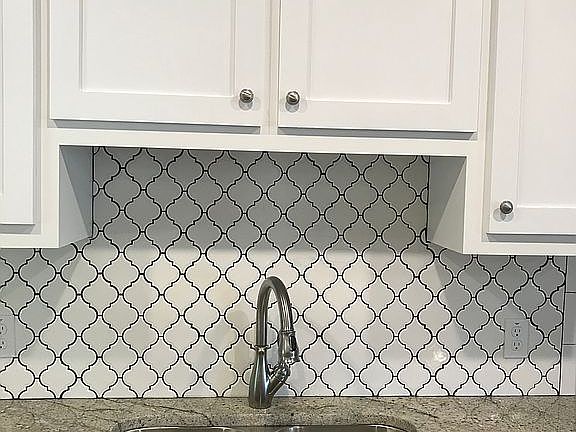 5th image of 5801 Roma Dr