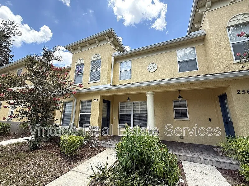2 bed, 2.5 bath, 1560 sqft, $1,950 — Photo 1
