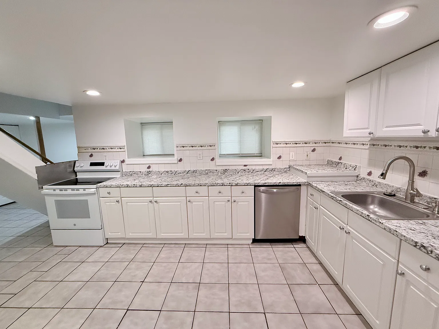 4 bed, 2760 sqft, $2,200 — Photo 1