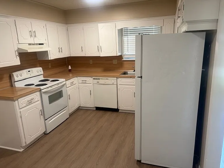 1 Pinewood Ct — Photo 6