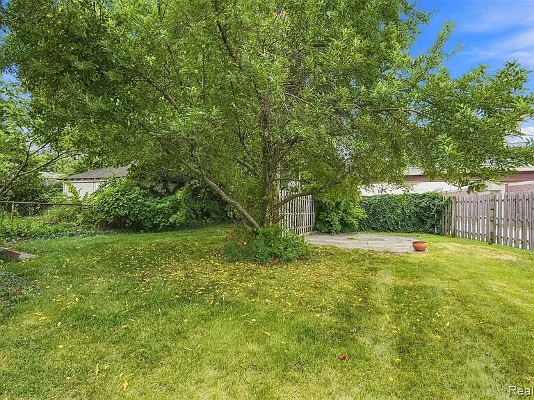 329 W Sonoma Ave — Photo 22