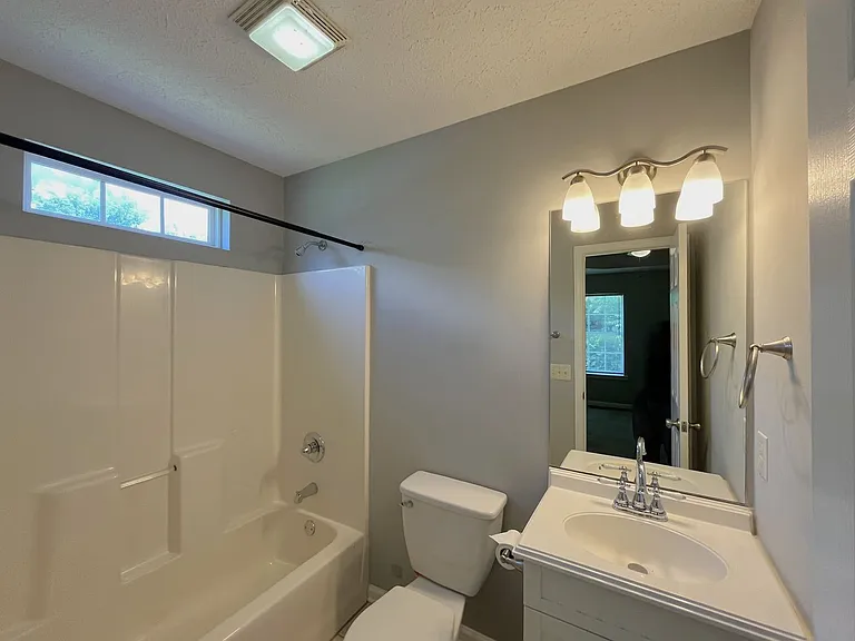 2808 Batavia St — Photo 11