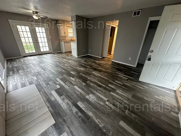 511-13 S. Edwards — Photo 8