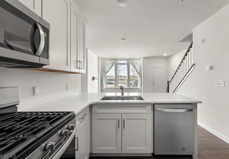 19 S Davenport St — Photo 10