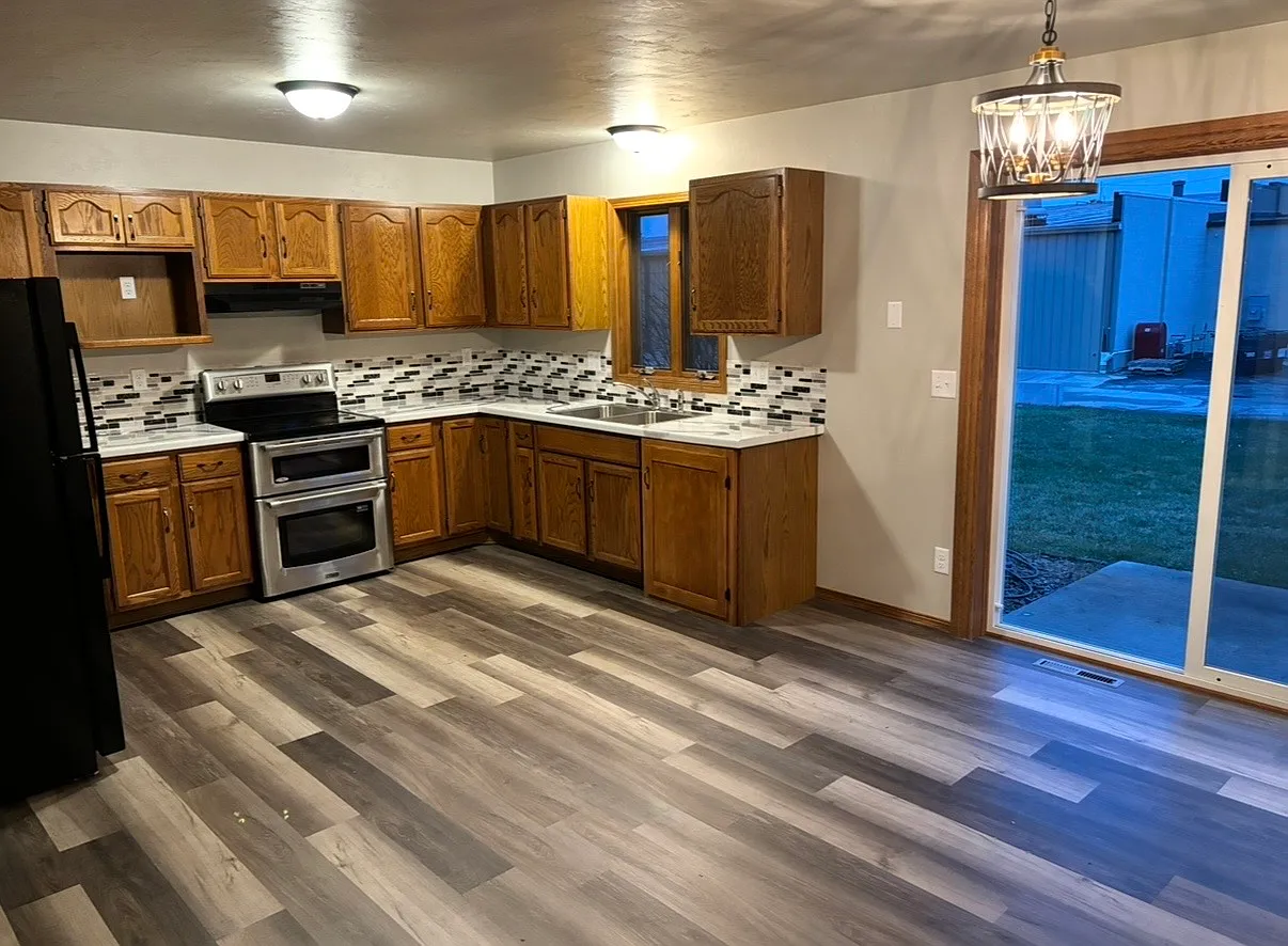 2 bed, 1.5 bath, 1300 sqft, $1,400 — Photo 2