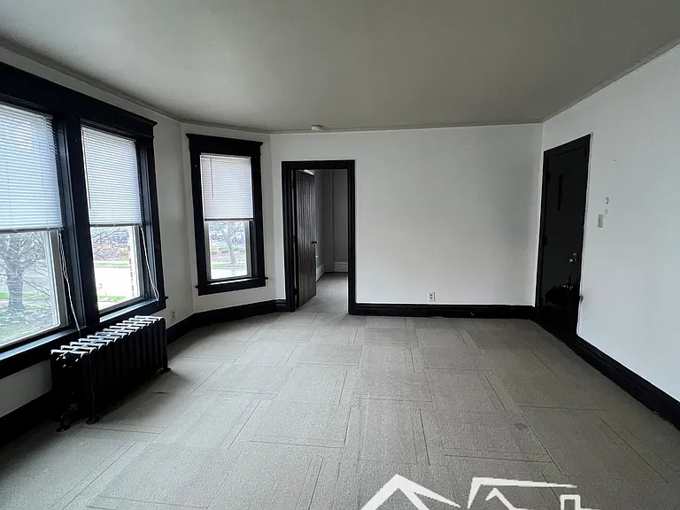 343 E Division St #3 — Photo 4