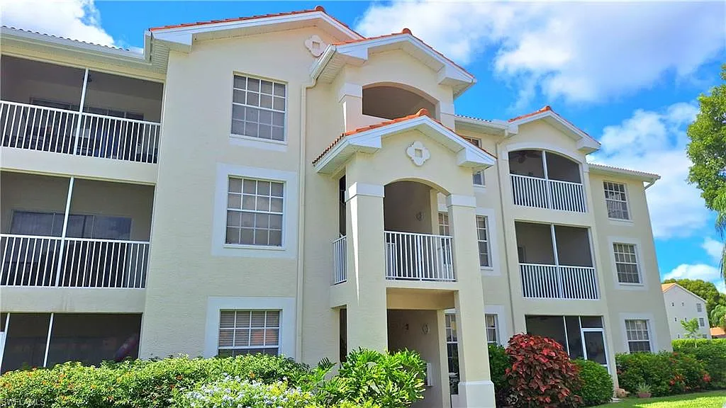 2 bed, 2.0 bath, 913 sqft, $2,350 — Photo 1