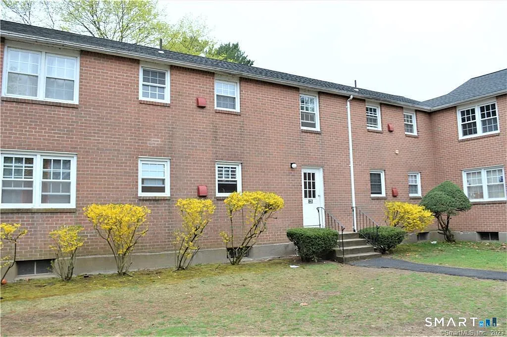 2 bed, 1.0 bath, 928 sqft, $1,750 — Photo 1