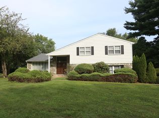 3586 Spring Run Rd, Huntingdon Valley, PA 19006