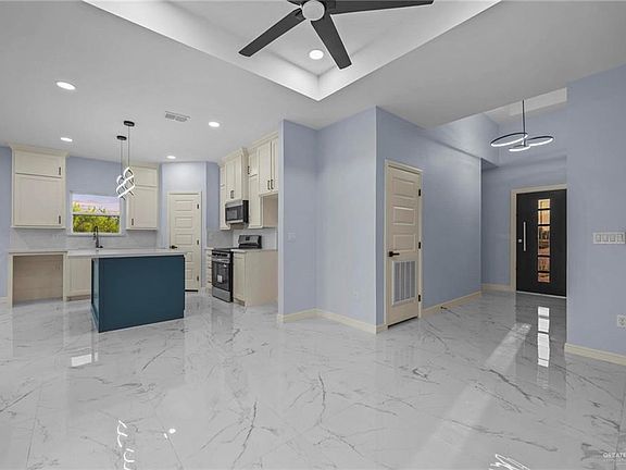 4th image of 994 Road Runner St