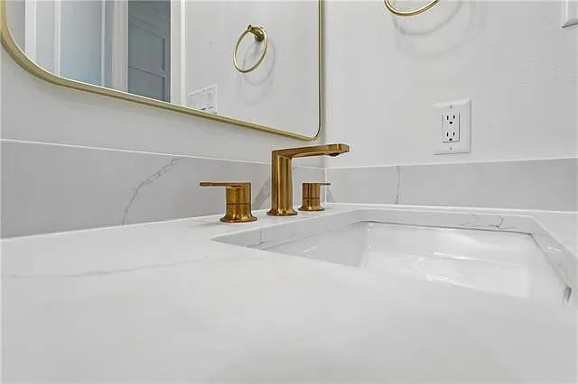715 W 18th Ave — Photo 13