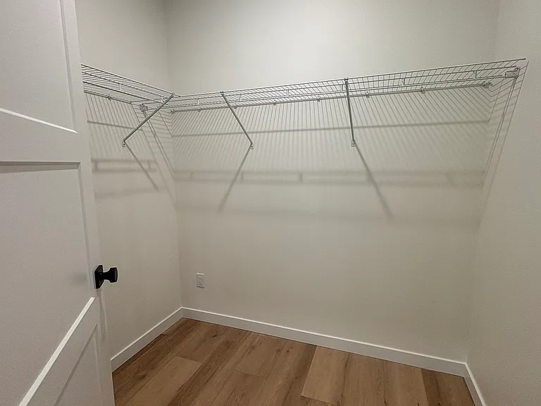 706 Roslyn Pl — Photo 8