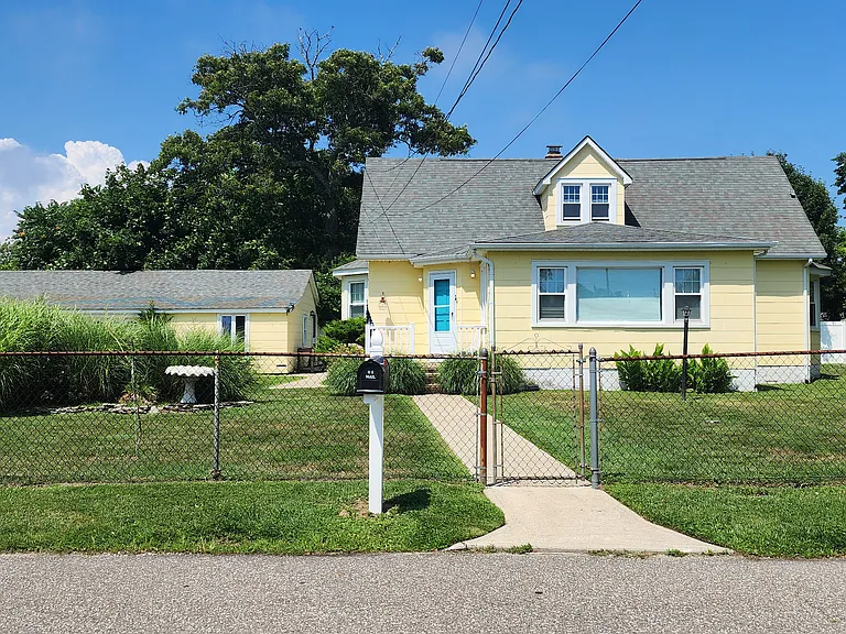 9 Babylon Rd — Photo 4