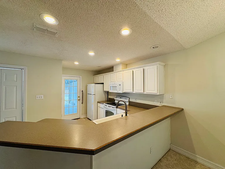 7361 Hollis St — Photo 32
