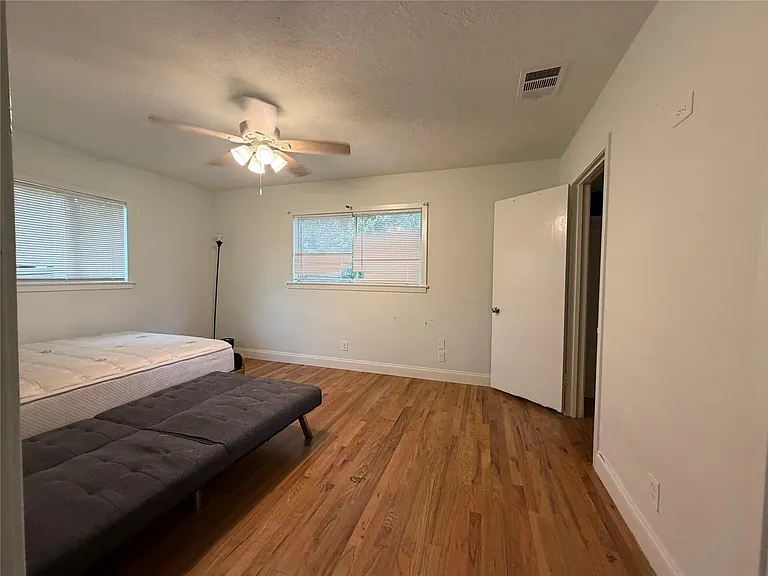 9507 Vogue Ln — Photo 21