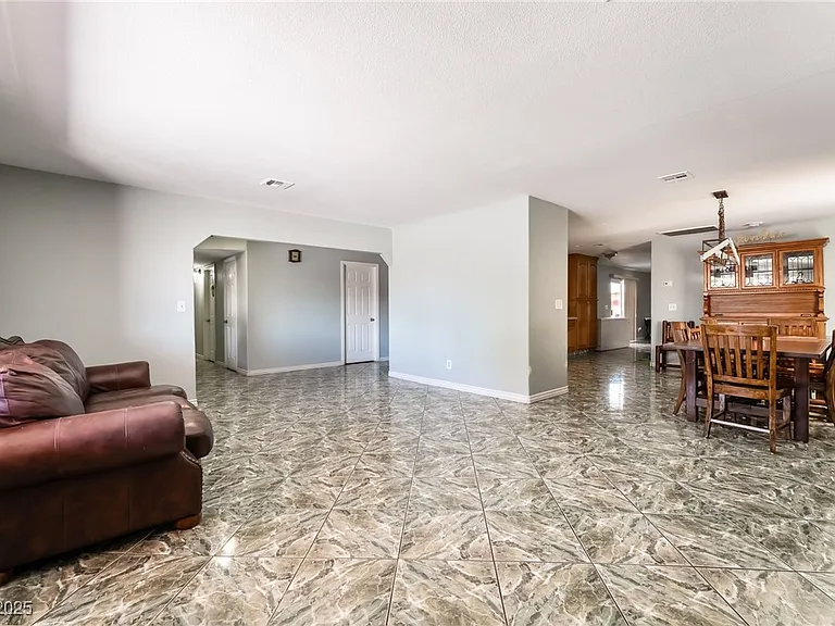 724 N Fogg St — Photo 12