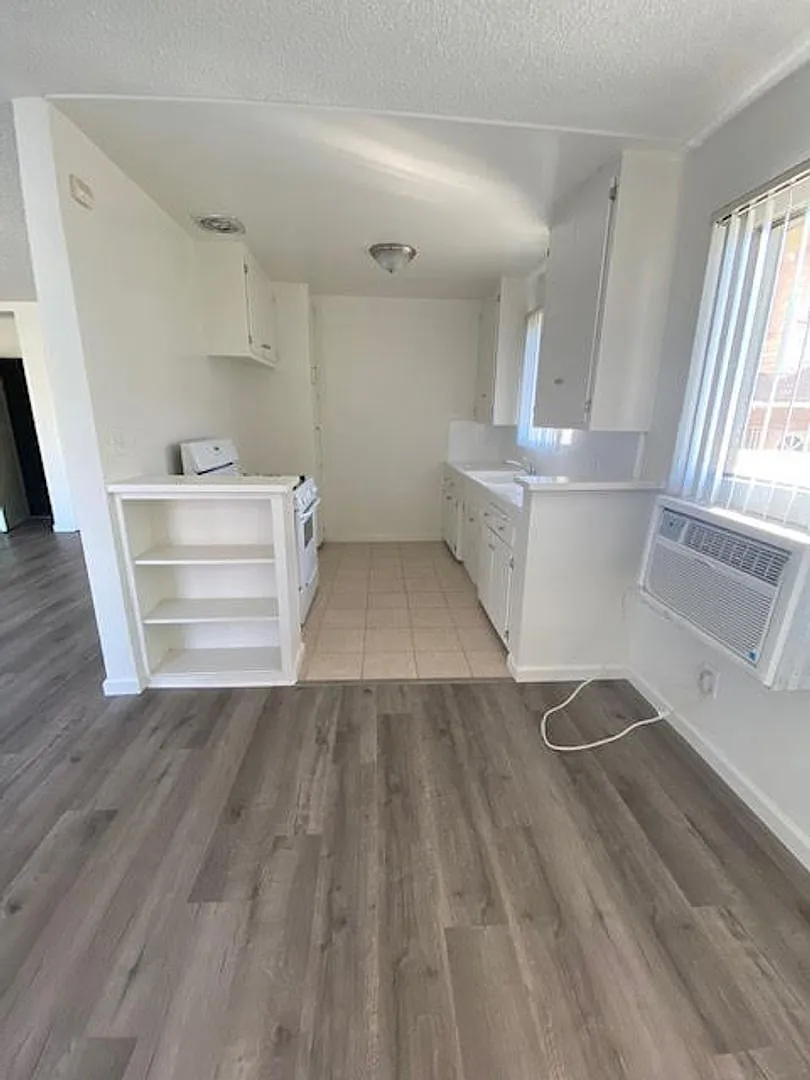 Wilton Apartments — Photo 4