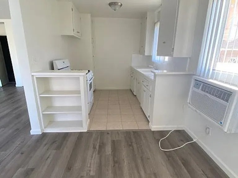 838-844 S Wilton Pl — Photo 4