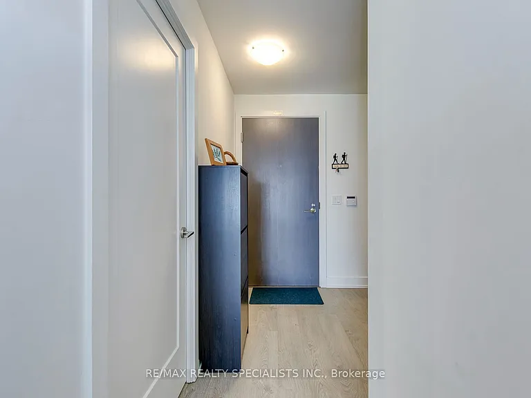 9 Mabelle Ave #2621 — Photo 7