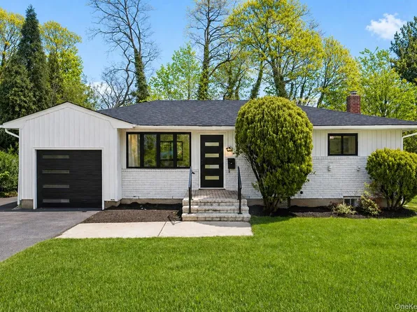 14 Ellen Place, Kings Park, NY 11754