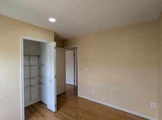 26105 Lands End Dr, Chantilly, VA 20152