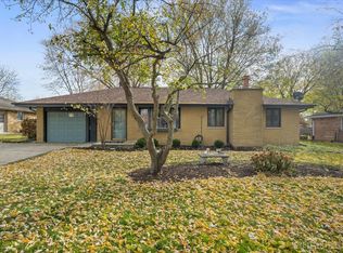 208 Calkins Dr, Sugar Grove, IL 60554