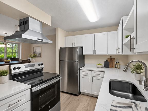 Staged 2-Bed Kitchen