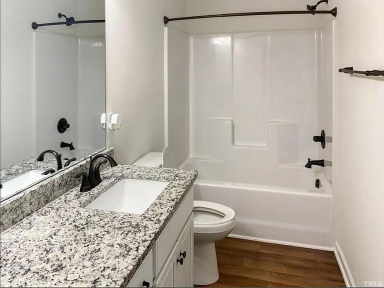 240 Oak Park Blvd — Photo 10