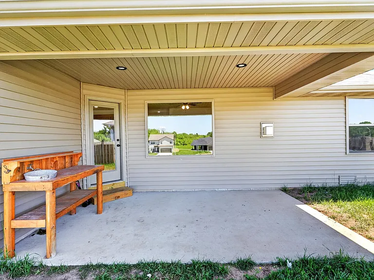 556 Spring Meadow Dr — Photo 26