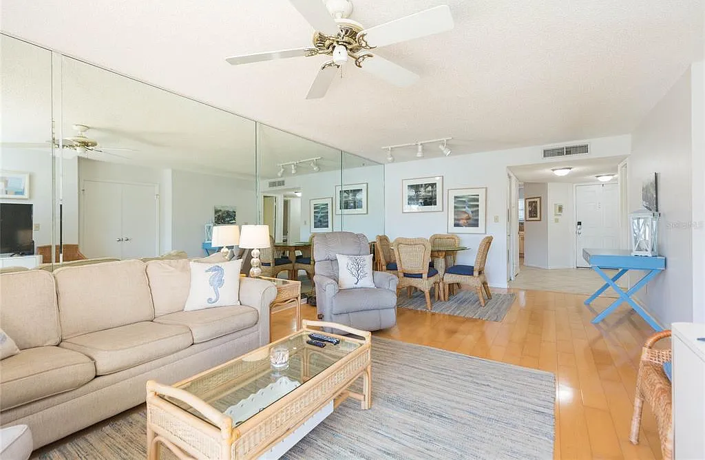 2 bed, 2.0 bath, 1075 sqft, $2,700 — Photo 3