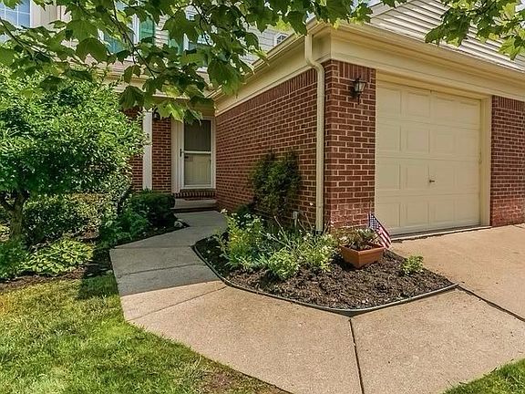 3rd image of 43580 Yorkville Dr #28