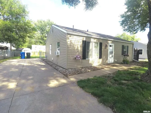 7107 N Pine St, Davenport, IA 52806