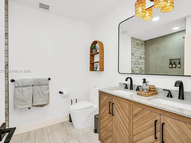 5250 NE 15th Ave — Photo 28