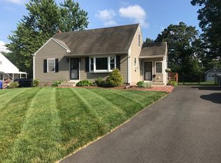 18 Moon St, Enfield, CT 06082