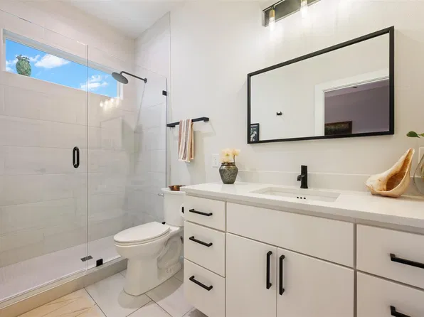 2108 Rosewood Ave #B, Austin, TX 78702