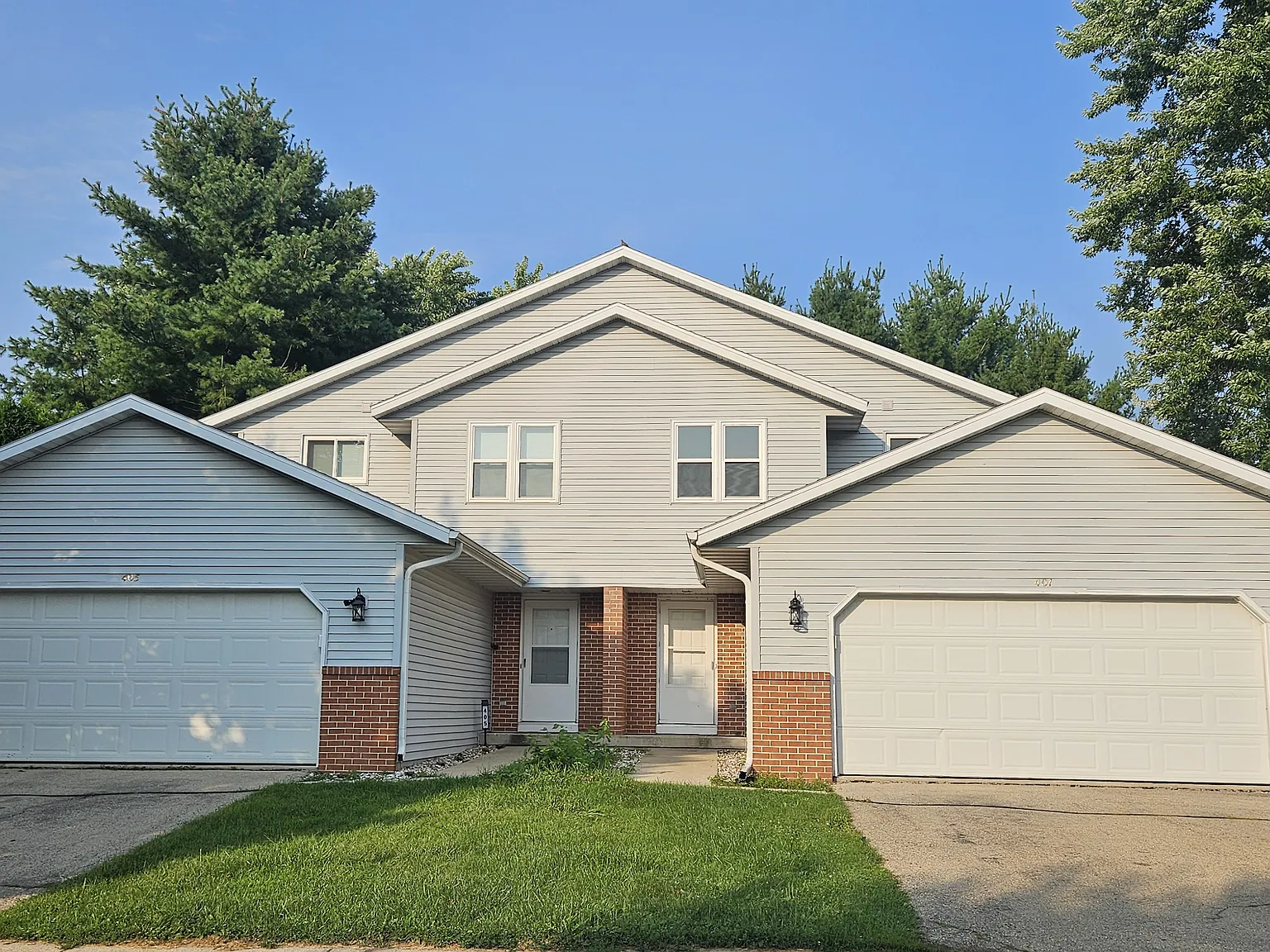 3 bed, 2.5 bath, 2314 sqft, $2,300 — Photo 1